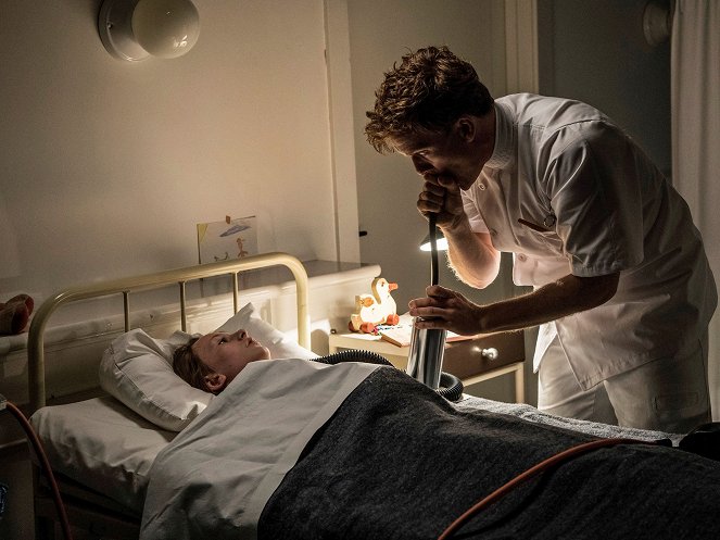 Sygeplejeskolen - Polio - Z filmu - Vigga Enø Haugaard, Morten Hee Andersen