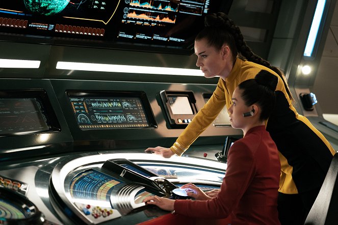 Star Trek: Strange New Worlds - All Those Who Wander - Van de set - Rebecca Romijn, Jennifer Hui