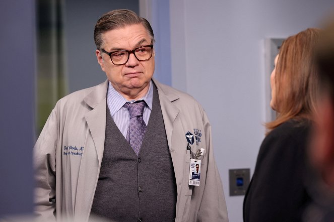 Chicago Med - Things Meant to Be Bent Not Broken - Photos - Oliver Platt