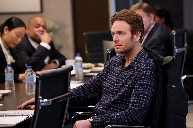 Chicago Med - Things Meant to Be Bent Not Broken - Photos - Nick Gehlfuss