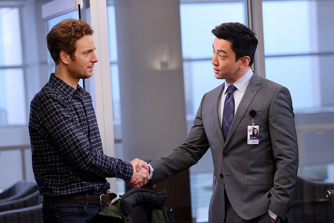 Chicago Med - Season 7 - Things Meant to Be Bent Not Broken - Photos - Nick Gehlfuss, Johnny M. Wu