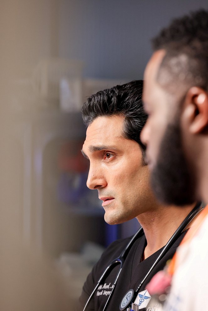 Chicago Med - Season 7 - May Your Choices Reflect Hope, Not Fear - Do filme - Dominic Rains