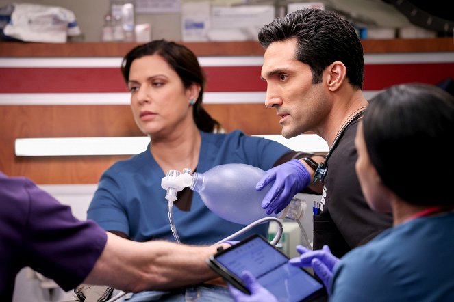 Chicago Med - May Your Choices Reflect Hope, Not Fear - Photos - Lorena Diaz, Dominic Rains
