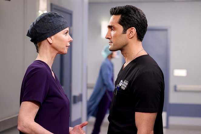 Chicago Med - May Your Choices Reflect Hope, Not Fear - Photos - Sarah Rafferty, Dominic Rains