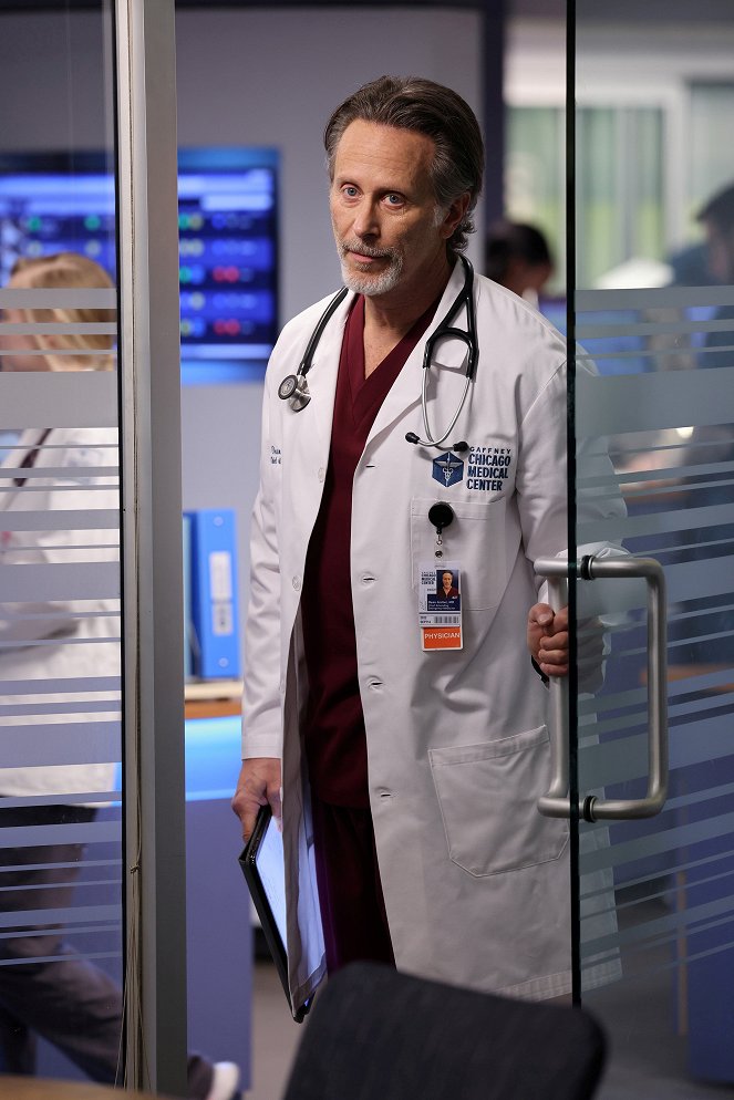 Chicago Med - If You Love Someone, Set Them Free - Photos - Steven Weber