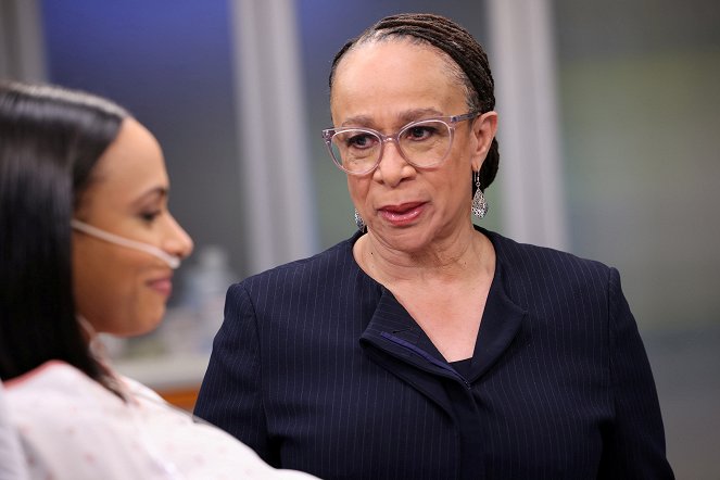 Chicago Med - Season 7 - Judge Not, for You Will Be Judged - Photos - S. Epatha Merkerson