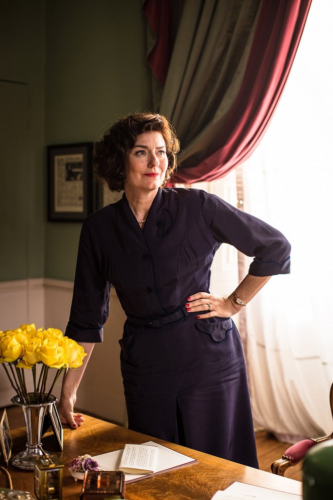Ordeal by Innocence - Episode 3 - Van film - Anna Chancellor