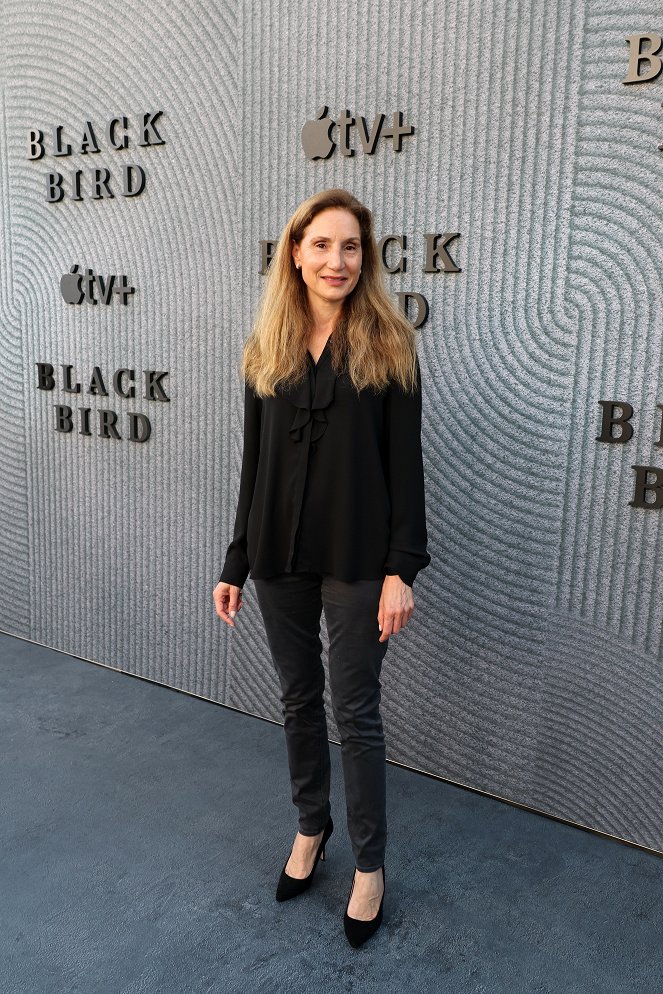 Volavka - Z akcií - Apple’s “Black Bird” premiere screening at the The Regency Bruin Westwood Village Theatre on June 29, 2022 - Alexandra Milchan