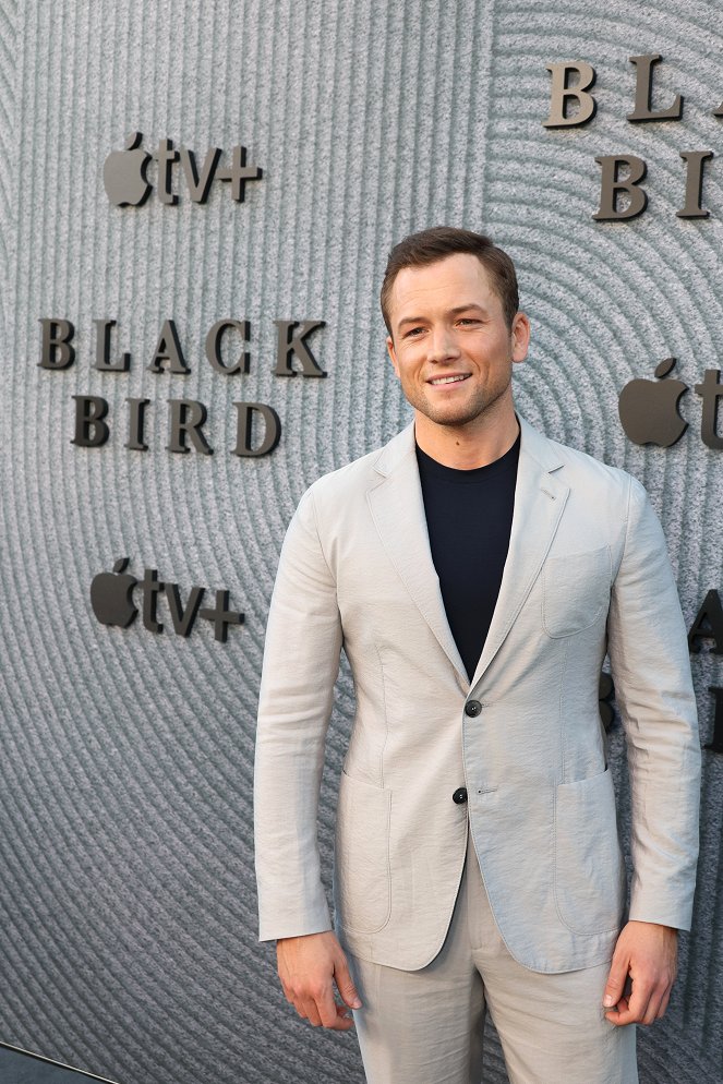 Volavka - Z akcí - Apple’s “Black Bird” premiere screening at the The Regency Bruin Westwood Village Theatre on June 29, 2022 - Taron Egerton