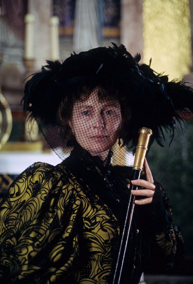 Sherlock Holmes - Az aranyifjú - Filmfotók - Joanna McCallum