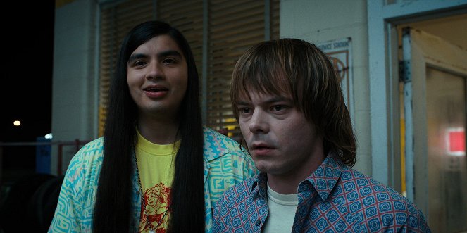 Stranger Things - Rozdział dziewiąty: Na gapę - Z filmu - Eduardo Franco, Charlie Heaton