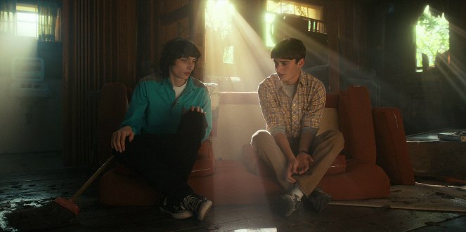 Stranger Things - Kapitel neun: Huckepack - Filmfotos - Finn Wolfhard, Noah Schnapp