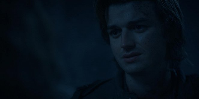 Stranger Things - Chapter Nine: The Piggyback - Photos - Joe Keery