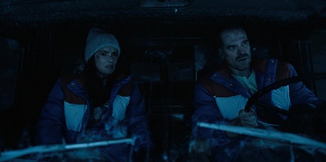 Stranger Things - Chapitre neuf : L'infiltration - Film - Winona Ryder, David Harbour