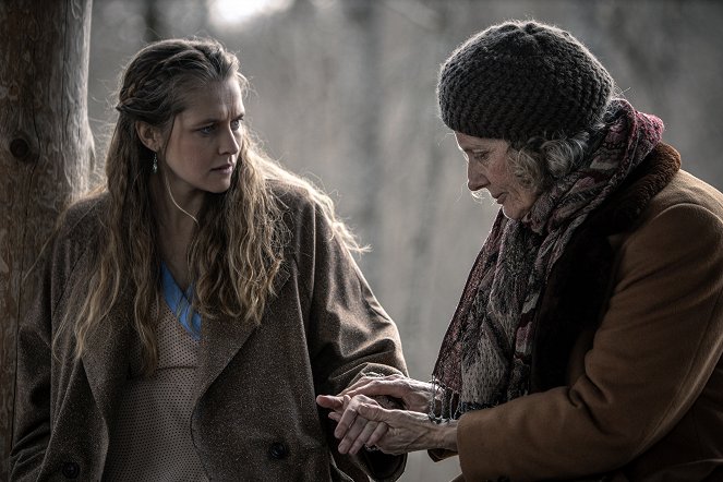 Gemelo siniestro - De la película - Teresa Palmer, Barbara Marten