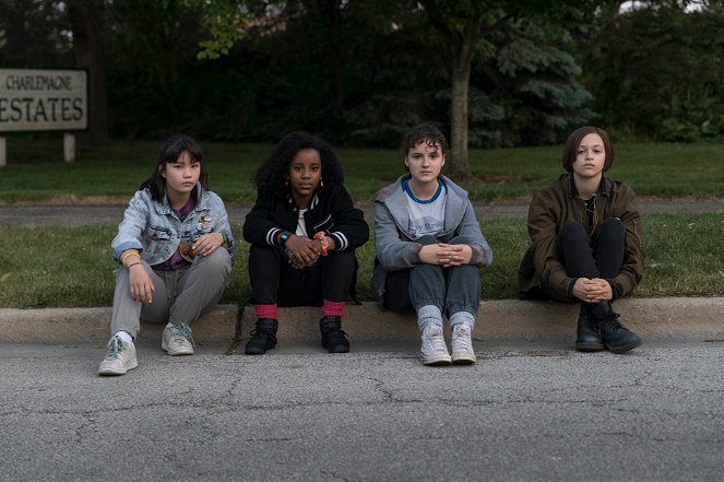 Paper Girls - Quoi de neuf, docteur ? - Film - Riley Lai Nelet, Camryn Jones, Fina Strazza, Sofia Rosinsky