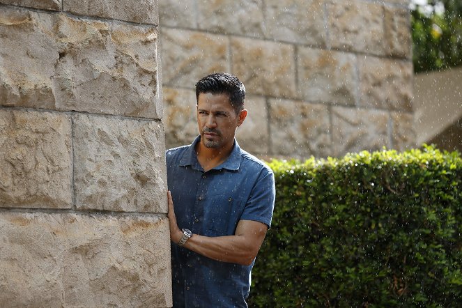 Magnum P.I. - If I Should Die Before I Wake - Photos - Jay Hernandez