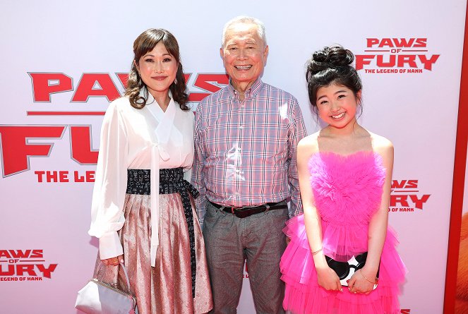 Paws of Fury: The Legend of Hank - Evenementen - "Paws of Fury" Family Day at the Paramount Pictures Studios Lot on July 10, 2022 in Los Angeles, California. - Cathy Shim, George Takei, Kylie Kuioka