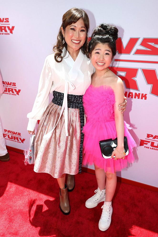 Labky v akcii - Z akcií - "Paws of Fury" Family Day at the Paramount Pictures Studios Lot on July 10, 2022 in Los Angeles, California. - Cathy Shim, Kylie Kuioka