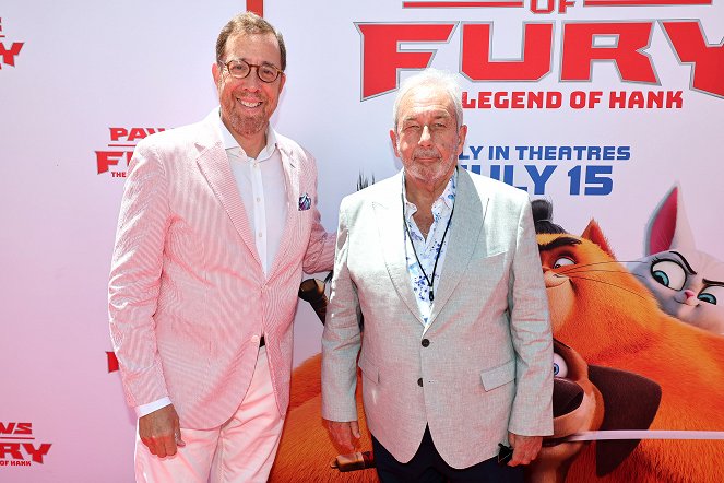 Paws of Fury: The Legend of Hank - Evenementen - "Paws of Fury" Family Day at the Paramount Pictures Studios Lot on July 10, 2022 in Los Angeles, California. - Rob Minkoff, Guy Collins