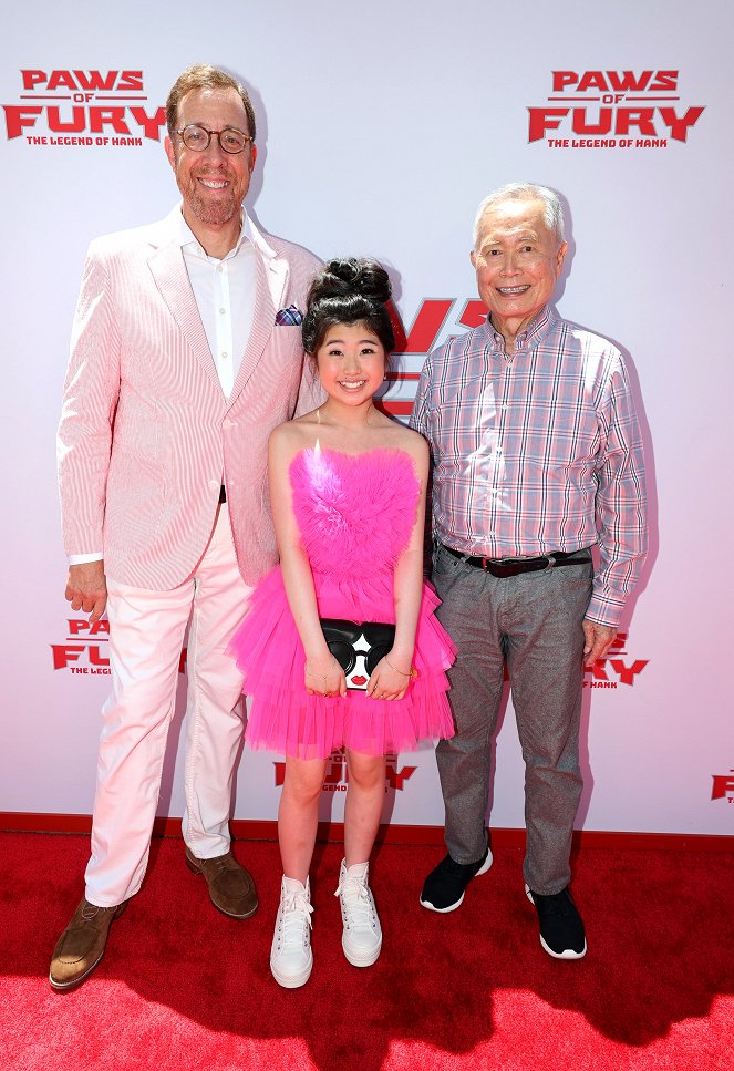 Paws of Fury: The Legend of Hank - Events - "Paws of Fury" Family Day at the Paramount Pictures Studios Lot on July 10, 2022 in Los Angeles, California. - Rob Minkoff, Kylie Kuioka, George Takei