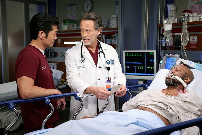 Chicago Med - Season 7 - Like a Phoenix Rising from the Ashes - Photos - Brian Tee, Steven Weber