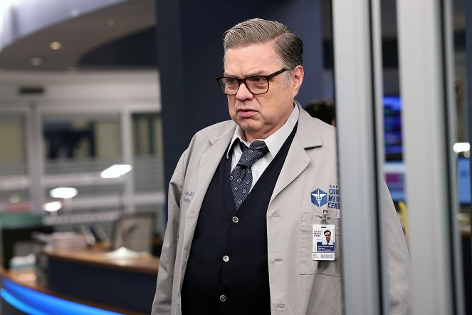 Chicago Med - Season 7 - Like a Phoenix Rising from the Ashes - Photos - Oliver Platt