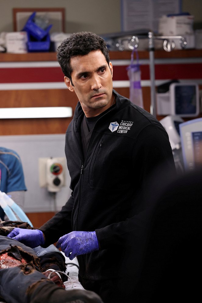 Chicago Med - Season 7 - Like a Phoenix Rising from the Ashes - Photos - Dominic Rains