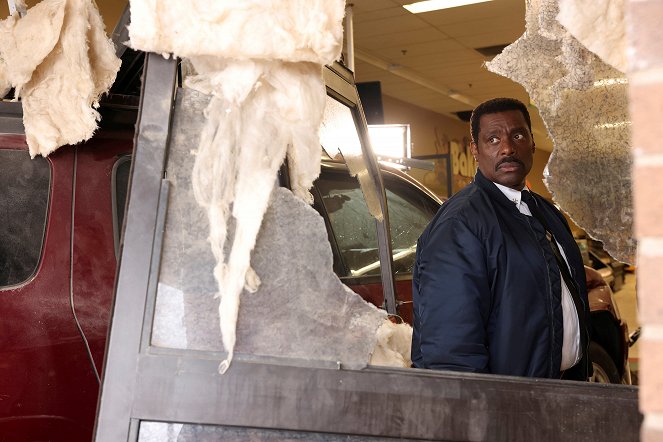 Chicago Fire - What's Inside You - Photos - Eamonn Walker