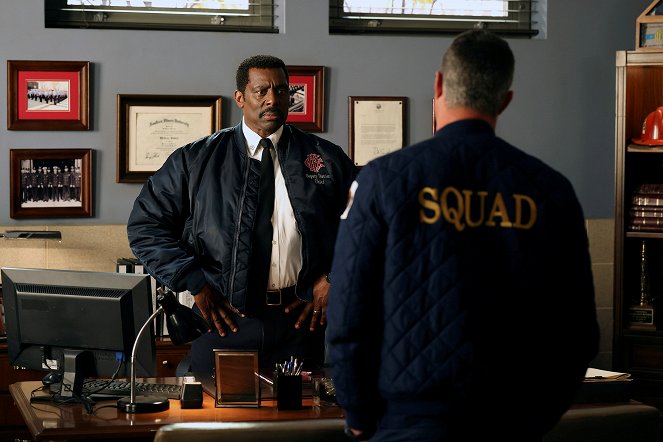 Chicago Fire - Halfway to the Moon - Film - Eamonn Walker