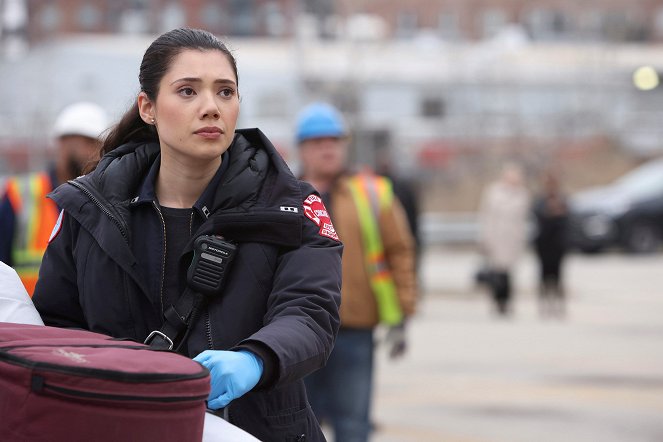 Chicago Fire - Na księżyc - Z filmu - Hanako Greensmith