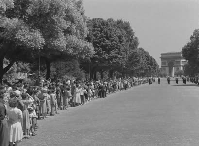 Innocents in Paris - Z filmu