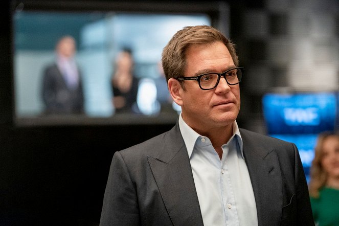 Bull - With These Hands - De la película - Michael Weatherly