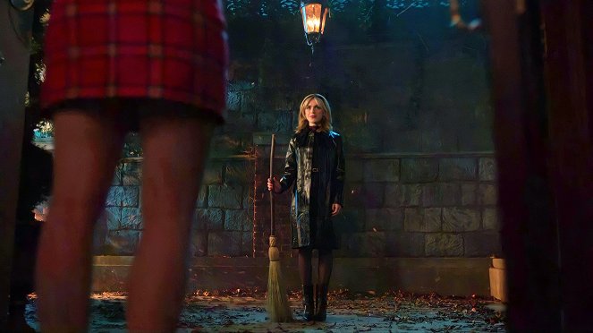 Riverdale - Season 6 - Chapter One Hundred and Fourteen: The Witches of Riverdale - Photos - Kiernan Shipka