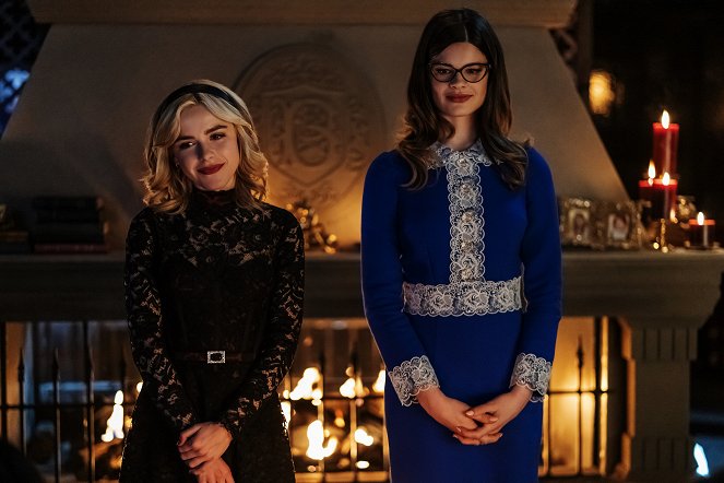 Riverdale - Chapter One Hundred and Fourteen: The Witches of Riverdale - Photos - Kiernan Shipka, Caroline Day
