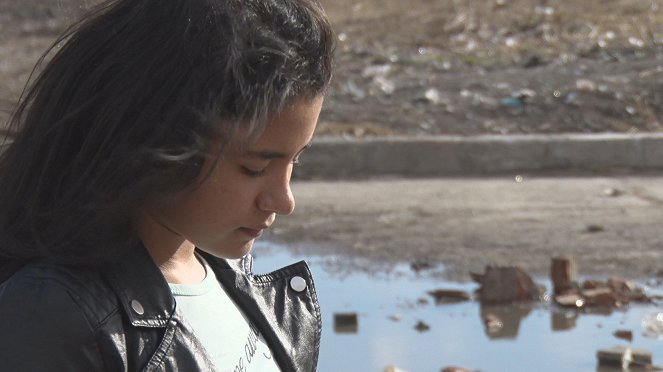 A szőnyeg alá söpört negyed - Élet Székelyföld legnagyobb nyomornegyedében - Kuvat elokuvasta