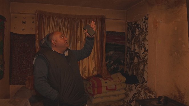 A szőnyeg alá söpört negyed - Élet Székelyföld legnagyobb nyomornegyedében - Z filmu