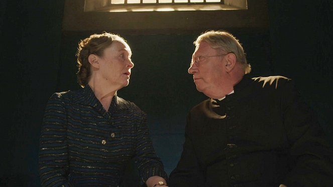 Father Brown - Season 9 - The Requiem for the Dead - Photos