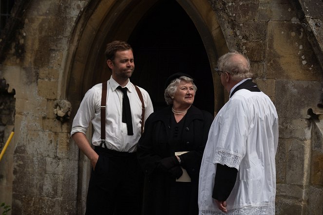 Father Brown - Season 9 - The Requiem for the Dead - Z filmu