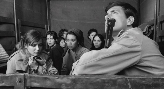 Des filles pour l'armée - Photos - Anna Karina, Tomas Milian