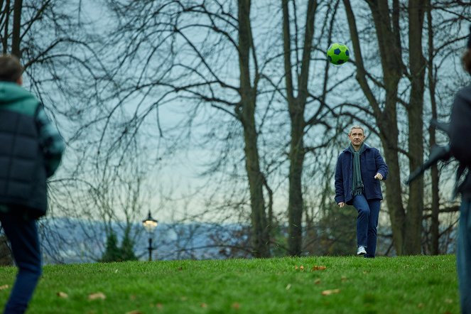 Rodzice - No Body - Z filmu - Martin Freeman