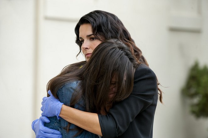 Rizzoli & Isles - She Works Hard for the Money - Photos