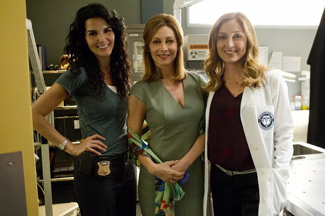 Rizzoli & Isles - Throwing Down the Gauntlet - Making of