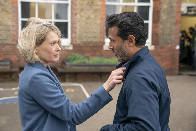 Trying - Helicopters - Filmfotos - Sian Brooke, Navin Chowdhry