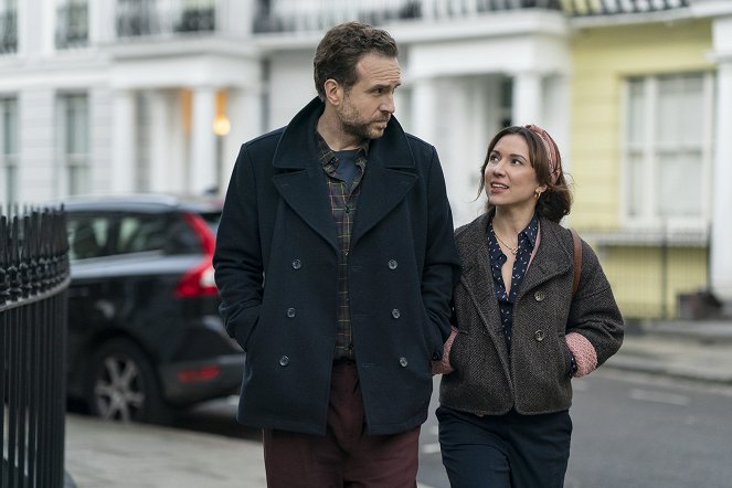 Trying - Maddest Sweetest Thing - De la película - Rafe Spall, Esther Smith