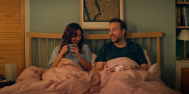 Trying - Lift Me Up - Do filme - Esther Smith, Rafe Spall