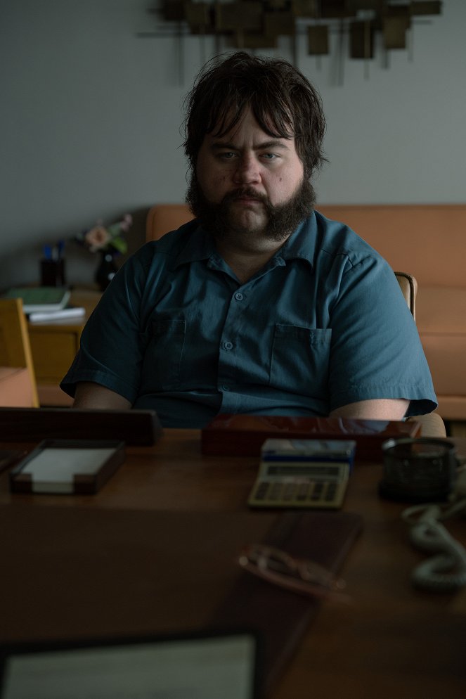 Black Bird - Hand to Mouth - De la película - Paul Walter Hauser