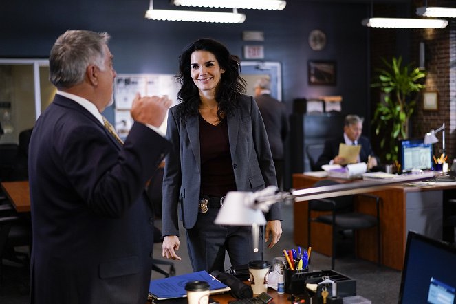 Rizzoli & Isles - Season 7 - There Be Ghosts - Photos