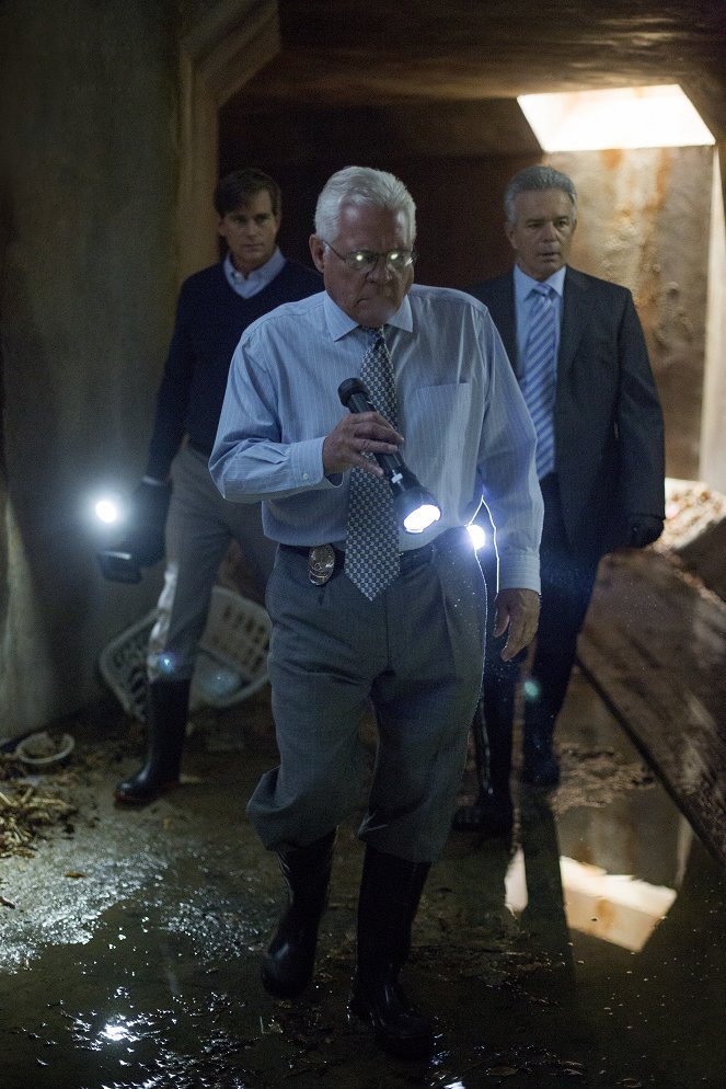 Major Crimes - Down the Drain - Photos