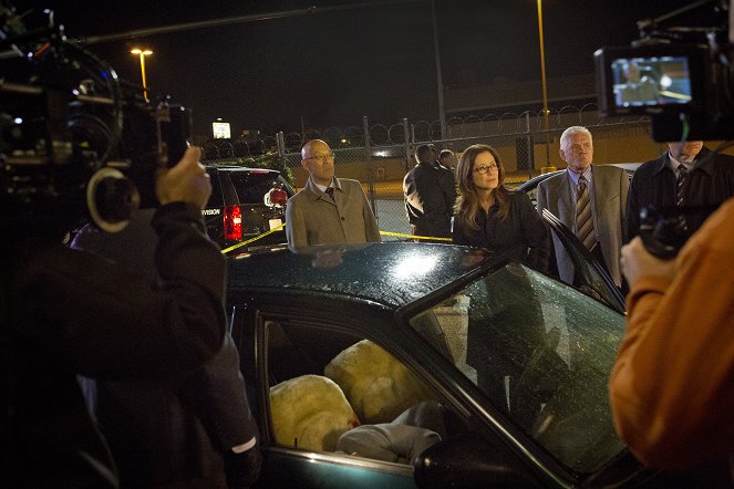 Major Crimes - Out of Bounds - Del rodaje - Michael Paul Chan, Mary McDonnell, G. W. Bailey